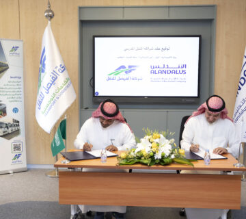 توقيع عقد شراكة النقل التعليمي بين شركة الفيصل للنقل وشركة الاندلس التعليمية